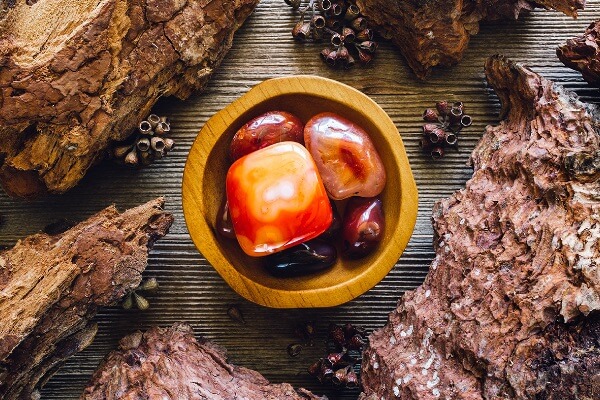 Carnelian healing crystals for confidence and creativity